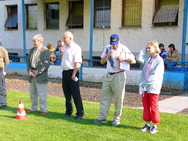 Fotogaléria Olympiáda málotriednych škôl z okresu Piešťany. Borovce 23. 5. 2006 (17) Olympiáda málotriednych škôl z okresu Piešťany. Borovce 23. 5. 2006