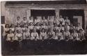 Účastníčky kurzu varenia v r. 1944 v nádherných krojoch Účastníčky kurzu varenia v r. 1944 v nádherných krojoch