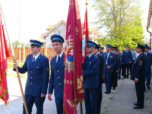 Fotogaléria Slávnostné posvätenie novej hasičskej zástavy DHZ v Dubovanoch dňa 3.5.2009 (5) Slávnostné posvätenie novej hasičskej zástavy DHZ v Dubovanoch dňa 3.5.2009