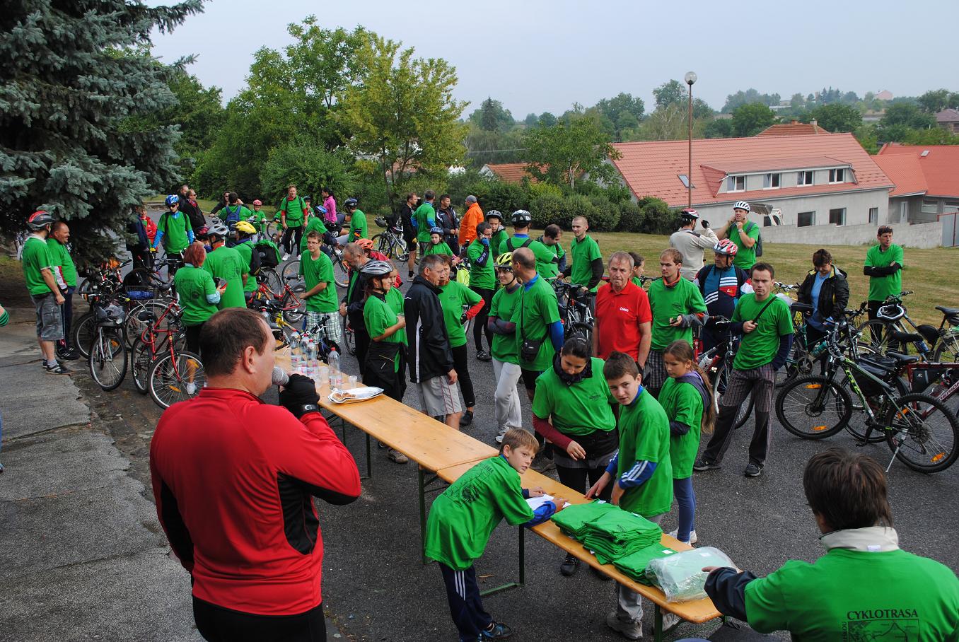 Fotogaléria Prejazd cyklotrasou Mikroregiónu nad Holeškou 1.9.2012 (3) Prejazd cyklotrasou Mikroregiónu nad Holeškou 1.9.2012