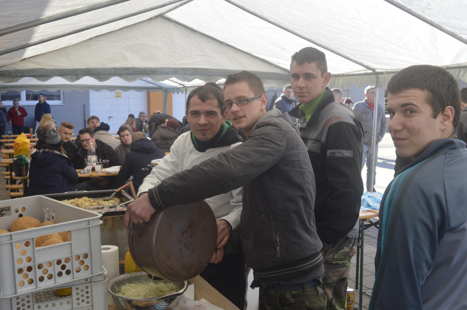 Fotogaléria Obecná zabíjačka 06.02.2016 (30) Obecná zabíjačka 06.02.2016